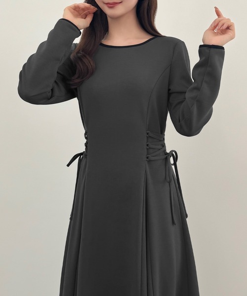 CENEA(セネア)の「レースアップカットフレアワンピース(裏地無し)(ワンピース・レディース・チャコール/ダークベージュ/ブラック・LARGE/MEDIUM/SMALL)」の12枚目の写真