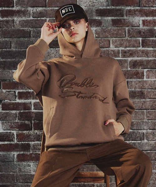 DOUBLE STANDARD CLOTHING（ダブルスタンダードクロージング）の「ハブラシ刺繍 ダンボールパーカー（パーカー・レディース・ベージュ/ブラウン・FREE）」の2枚目の写真