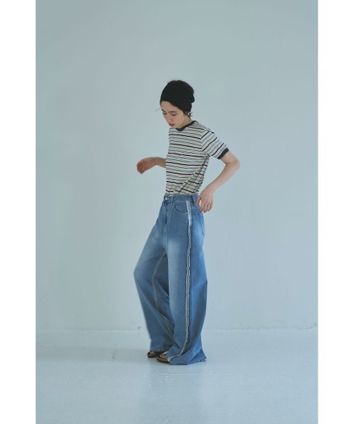marjour（マージュール）の「SIDE SEAM WIDE DENIM（デニムパンツ・レディース・ブルー・M）」の3枚目の写真