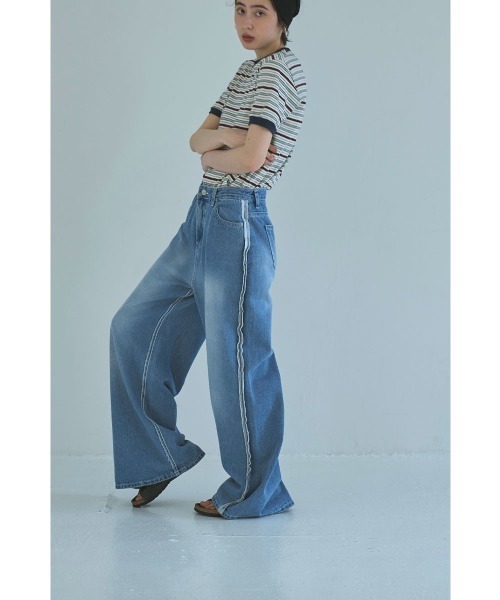 marjour（マージュール）の「SIDE SEAM WIDE DENIM（デニムパンツ・レディース・ブルー・M）」の4枚目の写真