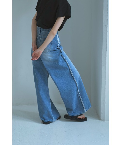 marjour（マージュール）の「SIDE SEAM WIDE DENIM（デニムパンツ・レディース・ブルー・M）」の9枚目の写真