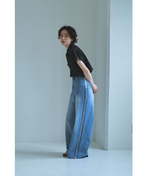 marjour（マージュール）の「SIDE SEAM WIDE DENIM（デニムパンツ・レディース・ブルー・M）」の12枚目の写真