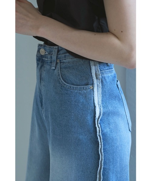 marjour（マージュール）の「SIDE SEAM WIDE DENIM（デニムパンツ・レディース・ブルー・M）」の13枚目の写真