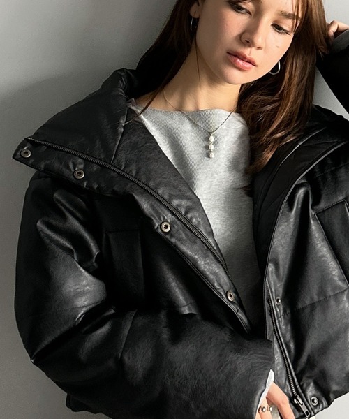 mily bilet(ミウィビレット)の「【mily bilet】ショート丈でスタイルアップ◎ ヴィンテージライクレザークロップド中綿コート(ブルゾン・レディース・ブラウン/ブラック・LARGE/SMALL/X-LARGE/MEDIUM)」の1枚目の写真