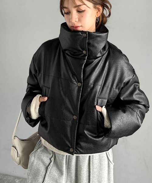 mily bilet(ミウィビレット)の「【mily bilet】ショート丈でスタイルアップ◎ ヴィンテージライクレザークロップド中綿コート(ブルゾン・レディース・ブラウン/ブラック・LARGE/SMALL/X-LARGE/MEDIUM)」の14枚目の写真