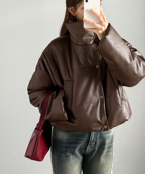 mily bilet(ミウィビレット)の「【mily bilet】ショート丈でスタイルアップ◎ ヴィンテージライクレザークロップド中綿コート(ブルゾン・レディース・ブラウン/ブラック・LARGE/SMALL/X-LARGE/MEDIUM)」の9枚目の写真