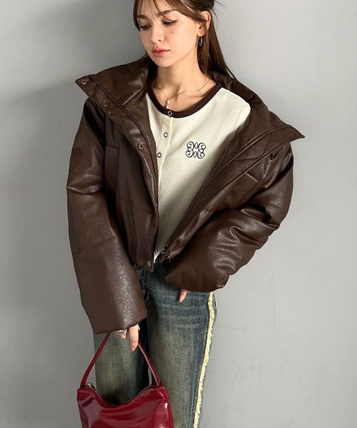 mily bilet(ミウィビレット)の「【mily bilet】ショート丈でスタイルアップ◎ ヴィンテージライクレザークロップド中綿コート(ブルゾン・レディース・ブラウン/ブラック・LARGE/SMALL/X-LARGE/MEDIUM)」の15枚目の写真