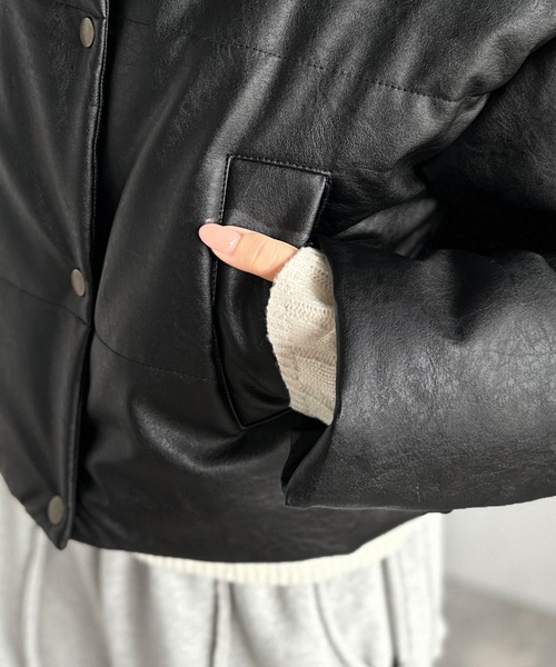 mily bilet(ミウィビレット)の「【mily bilet】ショート丈でスタイルアップ◎ ヴィンテージライクレザークロップド中綿コート(ブルゾン・レディース・ブラウン/ブラック・LARGE/SMALL/X-LARGE/MEDIUM)」の7枚目の写真