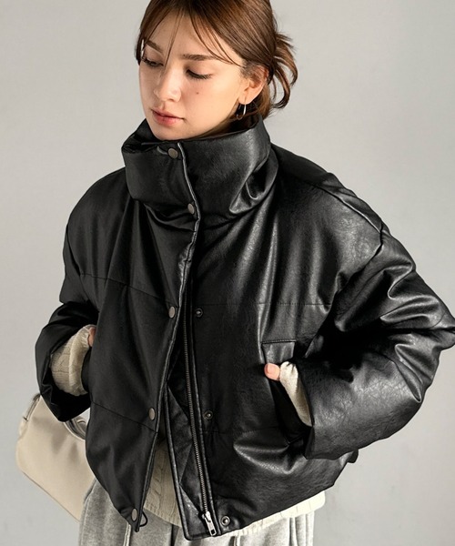 mily bilet(ミウィビレット)の「【mily bilet】ショート丈でスタイルアップ◎ ヴィンテージライクレザークロップド中綿コート(ブルゾン・レディース・ブラウン/ブラック・LARGE/SMALL/X-LARGE/MEDIUM)」の11枚目の写真