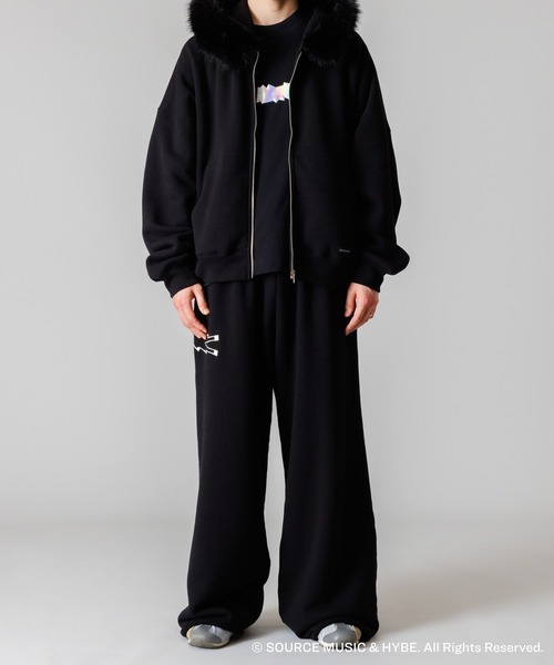 LE SSERAFIM フード付きクロップドスウェット 黒 LE SSERAFIM Crop Hoodie L-XL ルセラフィム パーカー