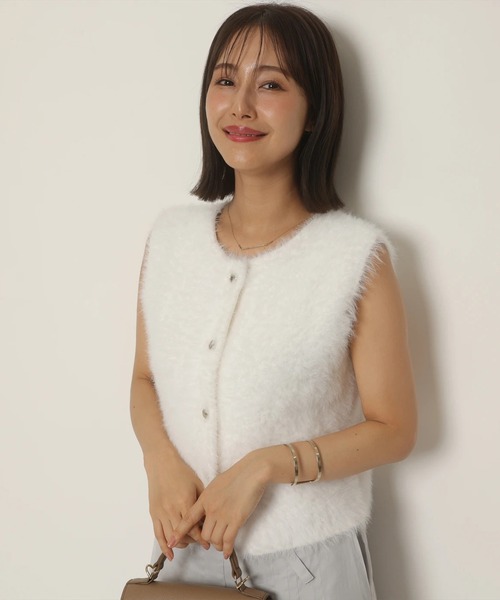 新品未使用タグ付き アプワイザーリッシェ 前後2WAYふわふわベスト 白 前後2WAYふわふわベスト（ニット/セーター）｜Apuweiser