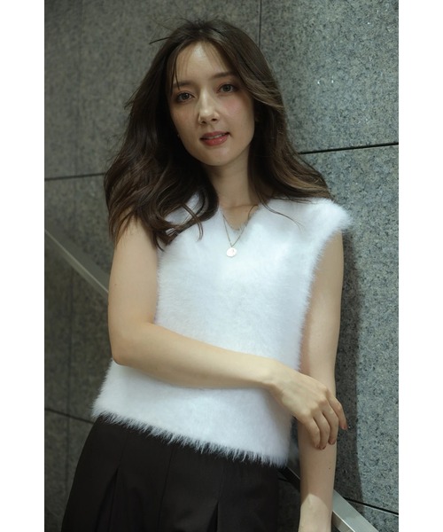 新品未使用タグ付き アプワイザーリッシェ 前後2WAYふわふわベスト 白 前後2WAYふわふわベスト（ニット/セーター）｜Apuweiser-riche