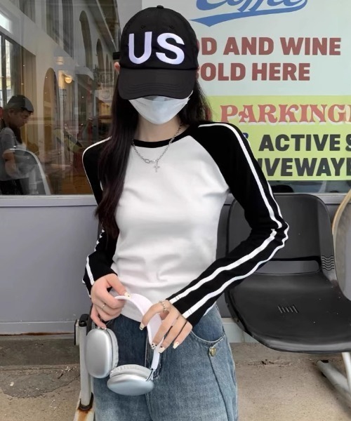 SHEPP（シープ）の「【お気に入り3000人突破！】スタイルアップ ラグランサイドライン リブ ロンT（Tシャツ/カットソー・レディース・ブラック/アイボリー/ホワイト・S/M）」の2枚目の写真