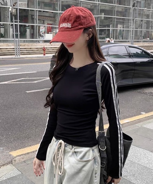 SHEPP（シープ）の「【お気に入り3000人突破！】スタイルアップ ラグランサイドライン リブ ロンT（Tシャツ/カットソー・レディース・ブラック/アイボリー/ホワイト・S/M）」の4枚目の写真