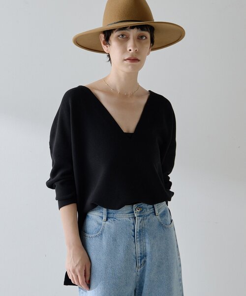 Whim Gazette（ウィムガゼット）の「深Vスリットニットプルオーバー（ニット/セーター・レディース・ブラック/ベージュ・FREE）」の13枚目の写真