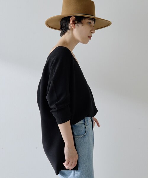 Whim Gazette（ウィムガゼット）の「深Vスリットニットプルオーバー（ニット/セーター・レディース・ブラック/ベージュ・FREE）」の18枚目の写真