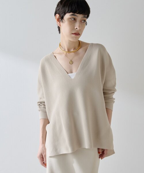 Whim Gazette（ウィムガゼット）の「深Vスリットニットプルオーバー（ニット/セーター・レディース・ブラック/ベージュ・FREE）」の4枚目の写真