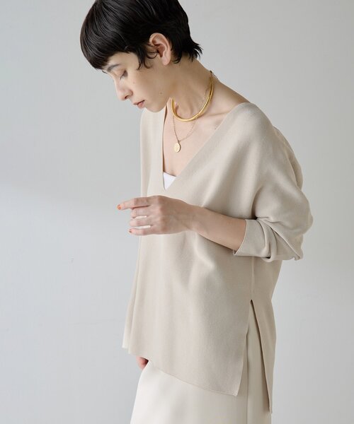 Whim Gazette（ウィムガゼット）の「深Vスリットニットプルオーバー（ニット/セーター・レディース・ブラック/ベージュ・FREE）」の5枚目の写真