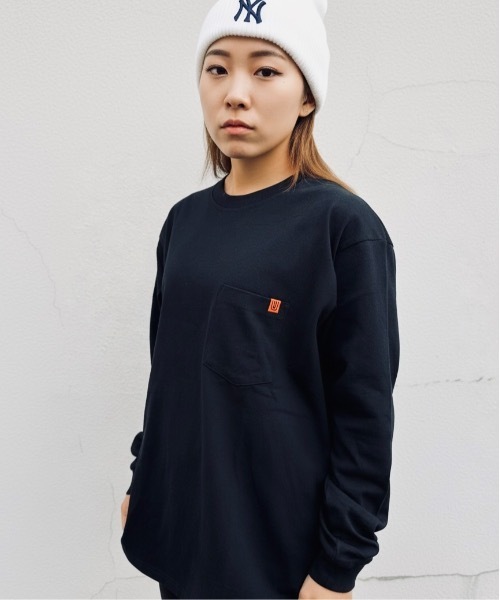 UNIVERSAL OVERALL(ユニバーサルオーバーオール)の「UNIVERSAL OVERALL / ポケット ロングスリーブ TEE _14/US COTTON OE / U2233210(Tシャツ/カットソー・メンズ・オートミール/ブラック/ホワイト・LARGE/X-LARGE/MEDIUM)」の1枚目の写真