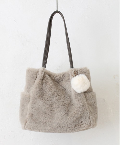 and it_（アンドイット）の「ポンポン付きファータックトート（トートバッグ・レディース・アイボリー/グレー/グレイッシュベージュ/チャコールグレー・FREE）」の10枚目の写真