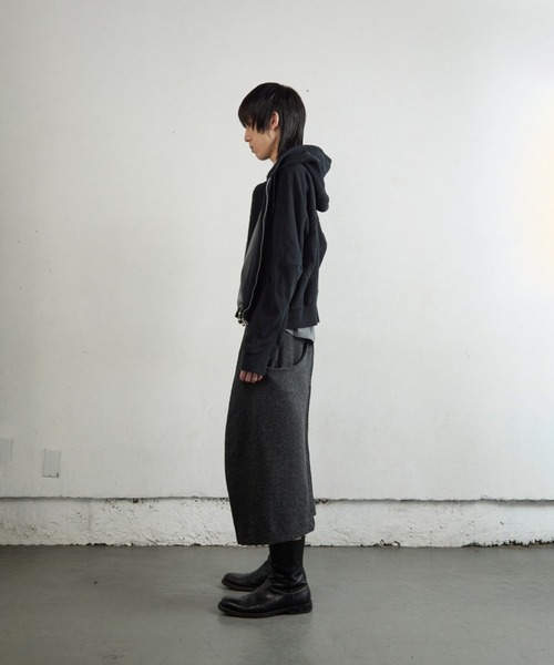 NVRFRGT(ネヴァーフォーゲット)の「PANELLED ZIP UP HOODIE(パーカー・メンズ・ダークブラウン/ダークネイビー/ブラック・1/2)」の6枚目の写真