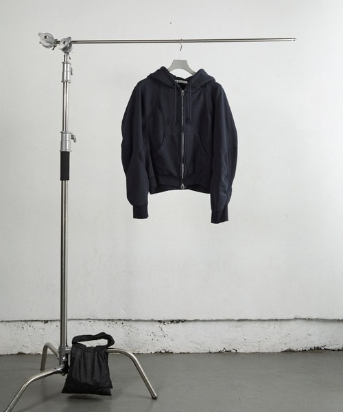 NVRFRGT(ネヴァーフォーゲット)の「PANELLED ZIP UP HOODIE(パーカー・メンズ・ダークブラウン/ダークネイビー/ブラック・1/2)」の20枚目の写真