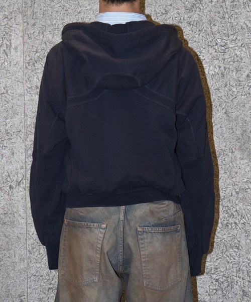 NVRFRGT(ネヴァーフォーゲット)の「PANELLED ZIP UP HOODIE(パーカー・メンズ・ダークブラウン/ダークネイビー/ブラック・1/2)」の12枚目の写真