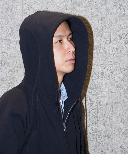 NVRFRGT(ネヴァーフォーゲット)の「PANELLED ZIP UP HOODIE(パーカー・メンズ・ダークブラウン/ダークネイビー/ブラック・1/2)」の17枚目の写真
