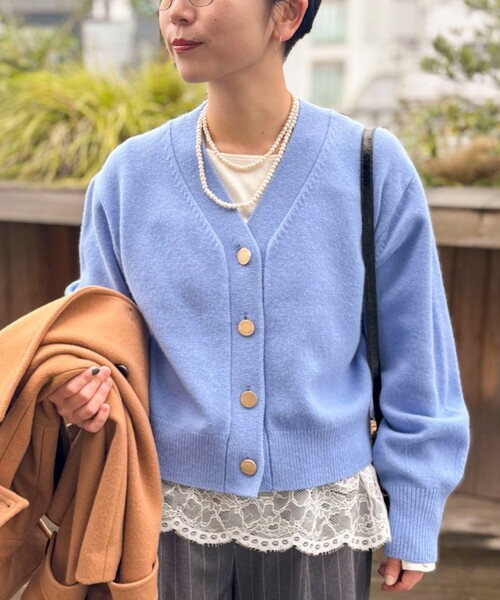 NOLLEY’S（ノーリーズ）の「5GノアリスVネックカーディガン（カーディガン/ボレロ・レディース・サックスブルー/ピンク/オフホワイト/イエロー/ネイビー/グレー・38）」の5枚目の写真