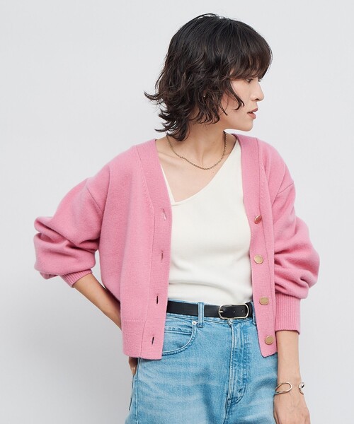 NOLLEY’S（ノーリーズ）の「5GノアリスVネックカーディガン（カーディガン/ボレロ・レディース・サックスブルー/ピンク/オフホワイト/イエロー/ネイビー/グレー・38）」の2枚目の写真