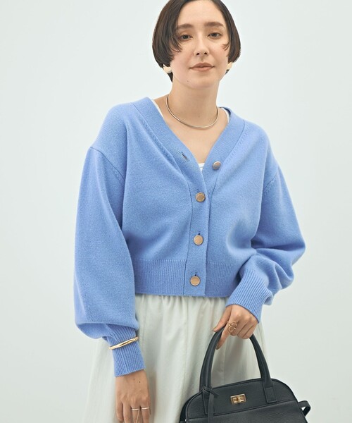 NOLLEY’S（ノーリーズ）の「5GノアリスVネックカーディガン（カーディガン/ボレロ・レディース・サックスブルー/ピンク/オフホワイト/イエロー/ネイビー/グレー・38）」の7枚目の写真