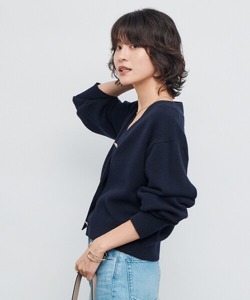 NOLLEY’S（ノーリーズ）の「5GノアリスVネックカーディガン（カーディガン/ボレロ・レディース・サックスブルー/ピンク/オフホワイト/イエロー/ネイビー/グレー・38）」の12枚目の写真