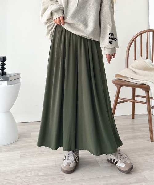 classicalelf(クラシカルエルフ)の「さらり、軽やか。リラックスstyleキマる。レーヨン素材ウエストギャザーフレアシルエットワイドパンツ(その他パンツ・レディース・カーキ/ブラック/チャコール・X-LARGE/SMALL/MEDIUM/LARGE)」の10枚目の写真