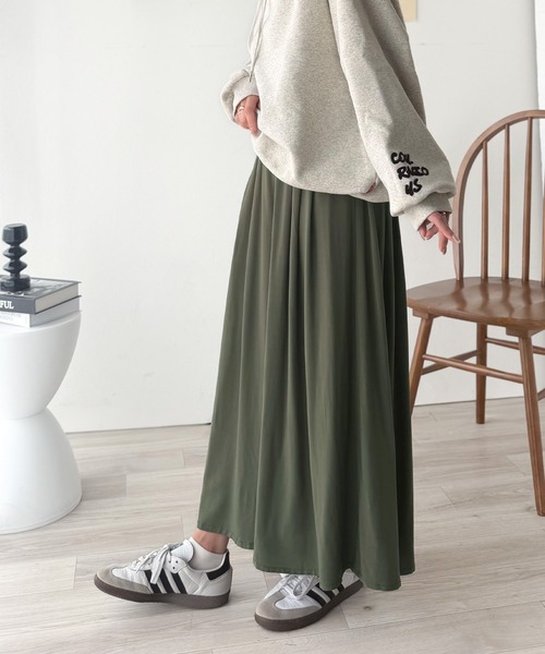 classicalelf(クラシカルエルフ)の「さらり、軽やか。リラックスstyleキマる。レーヨン素材ウエストギャザーフレアシルエットワイドパンツ(その他パンツ・レディース・カーキ/ブラック/チャコール・X-LARGE/SMALL/MEDIUM/LARGE)」の11枚目の写真