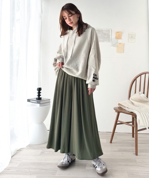classicalelf(クラシカルエルフ)の「さらり、軽やか。リラックスstyleキマる。レーヨン素材ウエストギャザーフレアシルエットワイドパンツ(その他パンツ・レディース・カーキ/ブラック/チャコール・X-LARGE/SMALL/MEDIUM/LARGE)」の12枚目の写真