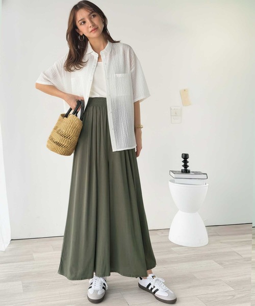 classicalelf(クラシカルエルフ)の「さらり、軽やか。リラックスstyleキマる。レーヨン素材ウエストギャザーフレアシルエットワイドパンツ(その他パンツ・レディース・カーキ/ブラック/チャコール・X-LARGE/SMALL/MEDIUM/LARGE)」の7枚目の写真
