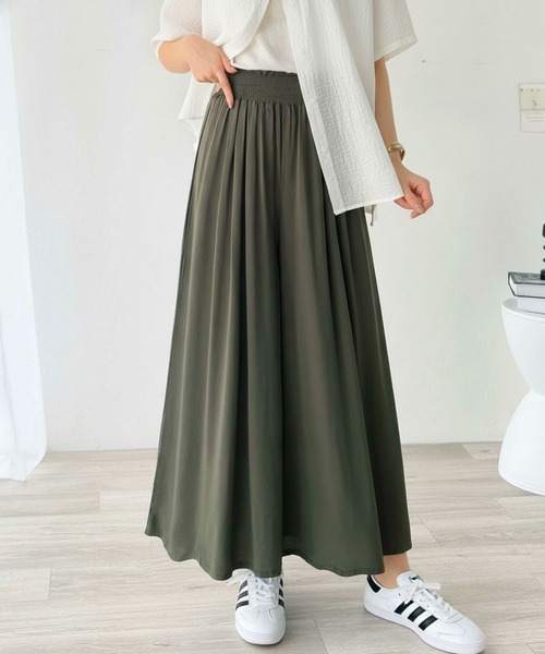 classicalelf(クラシカルエルフ)の「さらり、軽やか。リラックスstyleキマる。レーヨン素材ウエストギャザーフレアシルエットワイドパンツ(その他パンツ・レディース・カーキ/ブラック/チャコール・X-LARGE/SMALL/MEDIUM/LARGE)」の6枚目の写真