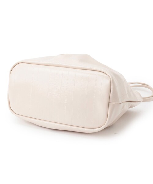 SHOO・LA・RUE（シューラルー）の「イールレザー風サイドスナップトートバッグ（トートバッグ・レディース・ブラック/ライトベージュ・00）」の11枚目の写真