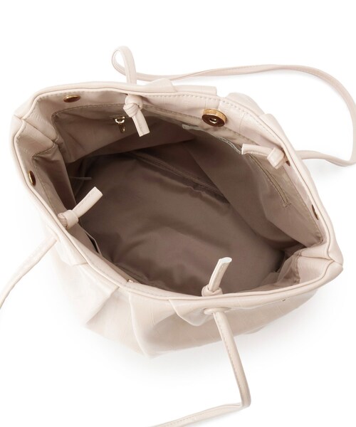 SHOO・LA・RUE（シューラルー）の「イールレザー風サイドスナップトートバッグ（トートバッグ・レディース・ブラック/ライトベージュ・00）」の13枚目の写真