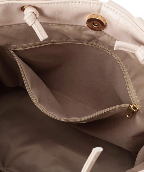 SHOO・LA・RUE（シューラルー）の「イールレザー風サイドスナップトートバッグ（トートバッグ・レディース・ブラック/ライトベージュ・00）」の15枚目の写真