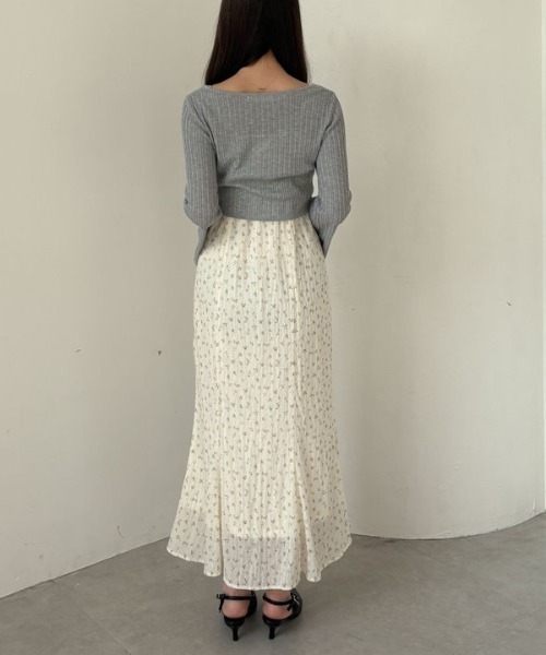 archives（アルシーヴ）の「シアーリブニットカーディガン×花柄キャミワンピースＳＥＴ（ワンピース・レディース・アイボリー/ブラック・MEDIUM）」の8枚目の写真