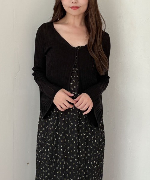 archives（アルシーヴ）の「シアーリブニットカーディガン×花柄キャミワンピースＳＥＴ（ワンピース・レディース・アイボリー/ブラック・MEDIUM）」の18枚目の写真