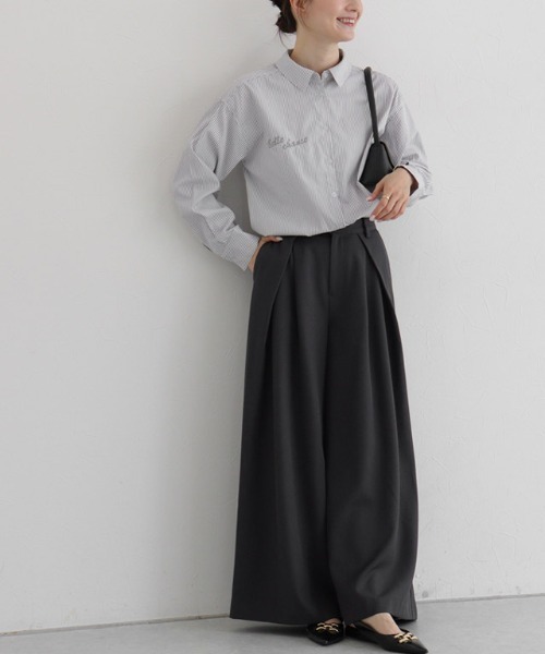 Pierrot(ピエロ)の「刺繍ストライプシャツ(シャツ/ブラウス・レディース・インディゴブルー/グレー・L/M)」の9枚目の写真