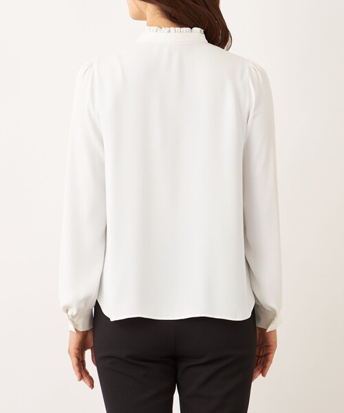 TO BE CHIC(トゥー ビー シック)の「フロントラッセル ブラウス(シャツ/ブラウス・レディース・オフホワイト/ブラック・40/42)」の11枚目の写真