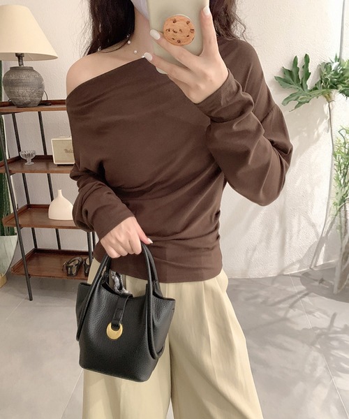 by LEGNA(バイレグナ)の「ワンショルサイドタックカットソー(Tシャツ/カットソー・レディース・ブラウン/ホワイト/ボルドー/ブラック×グレー/ダークグレー/ブラック/アイボリー/グレー・FREE)」の14枚目の写真