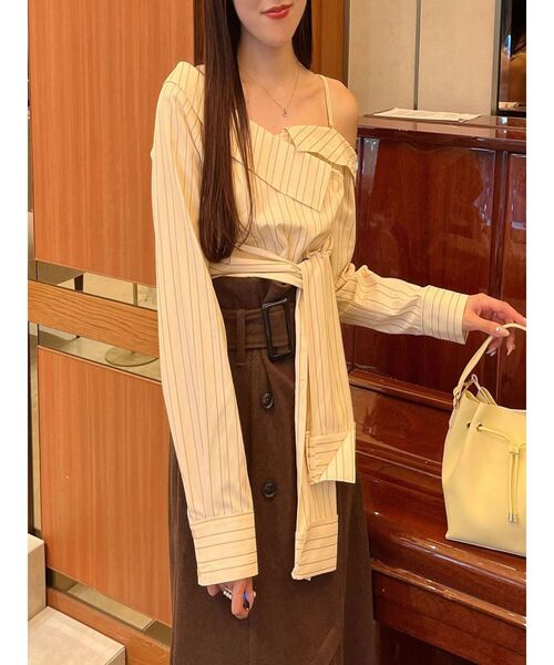 MERCURYDUO(マーキュリーデュオ)の「アシメツイストシャツ(シャツ/ブラウス・レディース・ベビーピンク/ライトブルー/イエロー・FREE)」の8枚目の写真