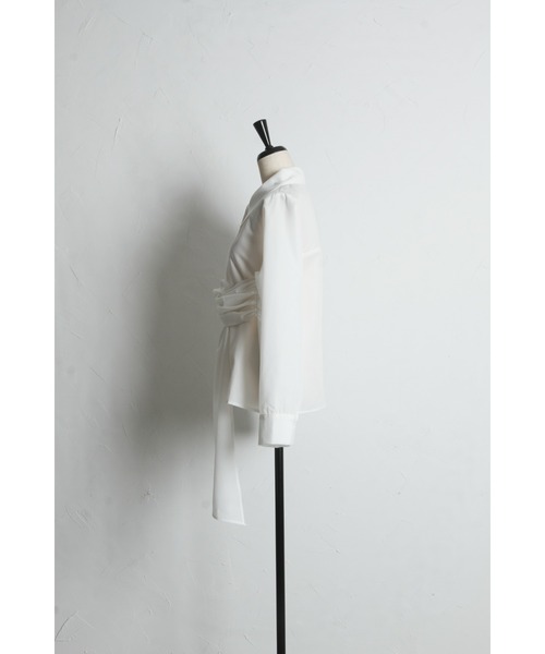ARVELLIA(アルベリア)の「DRAPED CROSS SHIRT(シャツ/ブラウス・レディース・ホワイト/ブラック・M)」の16枚目の写真