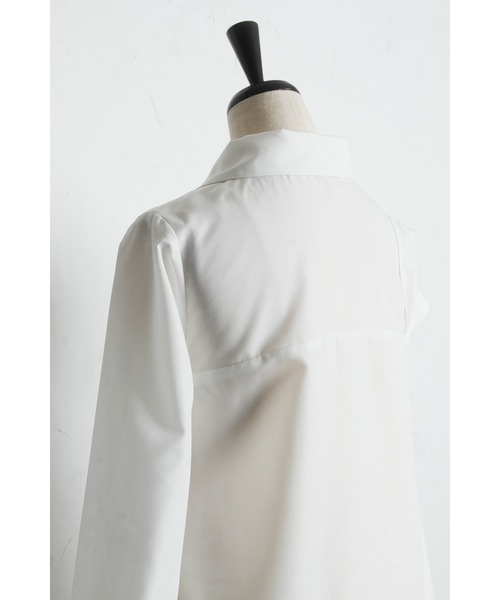 ARVELLIA(アルベリア)の「DRAPED CROSS SHIRT(シャツ/ブラウス・レディース・ホワイト/ブラック・M)」の18枚目の写真