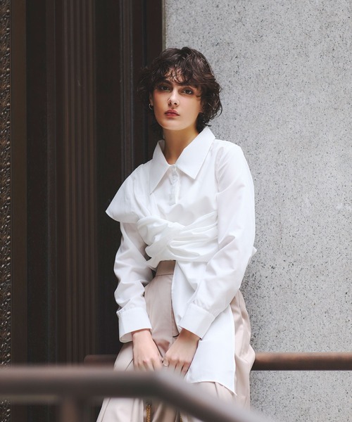 ARVELLIA(アルベリア)の「DRAPED CROSS SHIRT(シャツ/ブラウス・レディース・ホワイト/ブラック・M)」の4枚目の写真