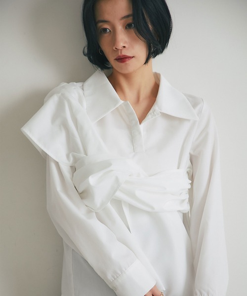 ARVELLIA(アルベリア)の「DRAPED CROSS SHIRT(シャツ/ブラウス・レディース・ホワイト/ブラック・M)」の5枚目の写真